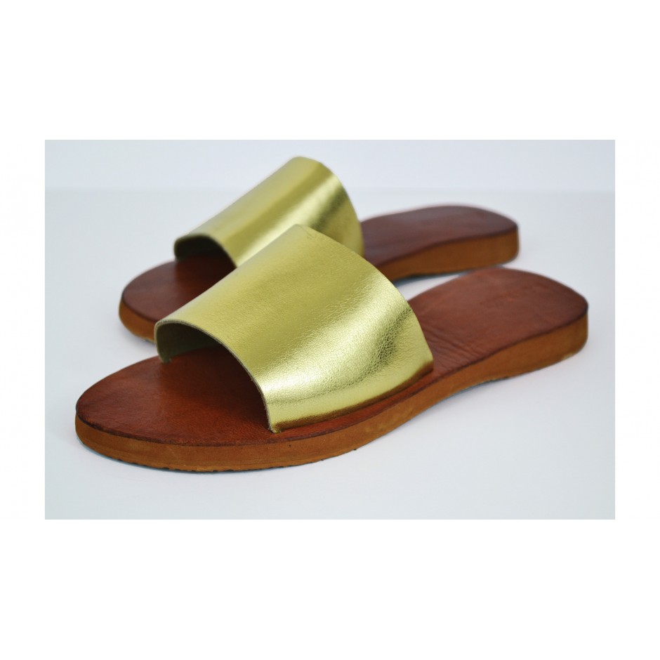 Sandales en cuir dorés
